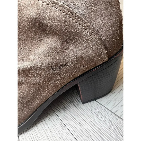 BOC brown suede heeled ankle boots.Women's sz8.5. Rear‎ zipper.2 3/4"block heel. - Picture 6 of 9